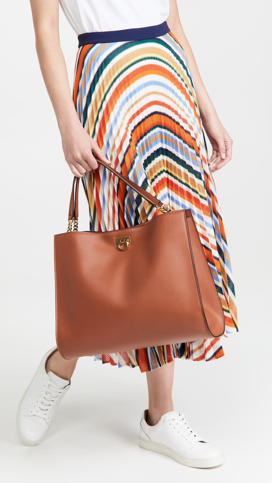 “TAKE NOTE” 10 CHIẾC TÚI XÁCH TIỆN LỢI VÀ SANG TRỌNG HÀNG ĐẦU CHO CÔ NÀNG CÔNG SỞ